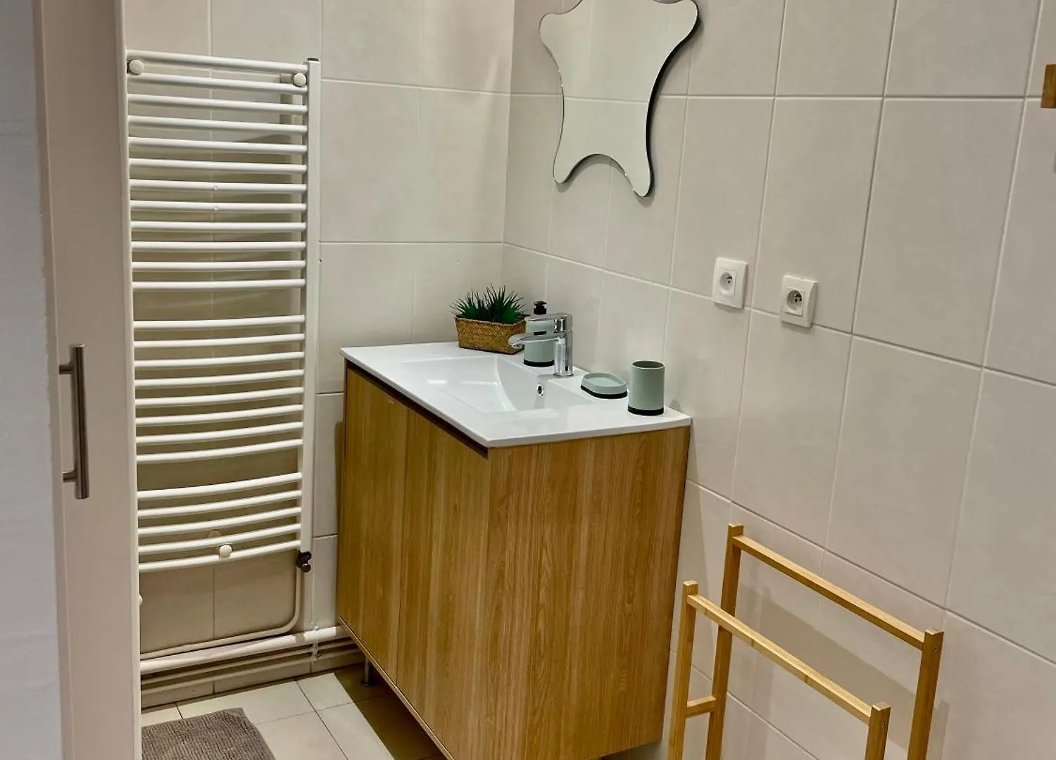Le Victor Hugo - Fontaines-Sur-Saone Apartment 0*,