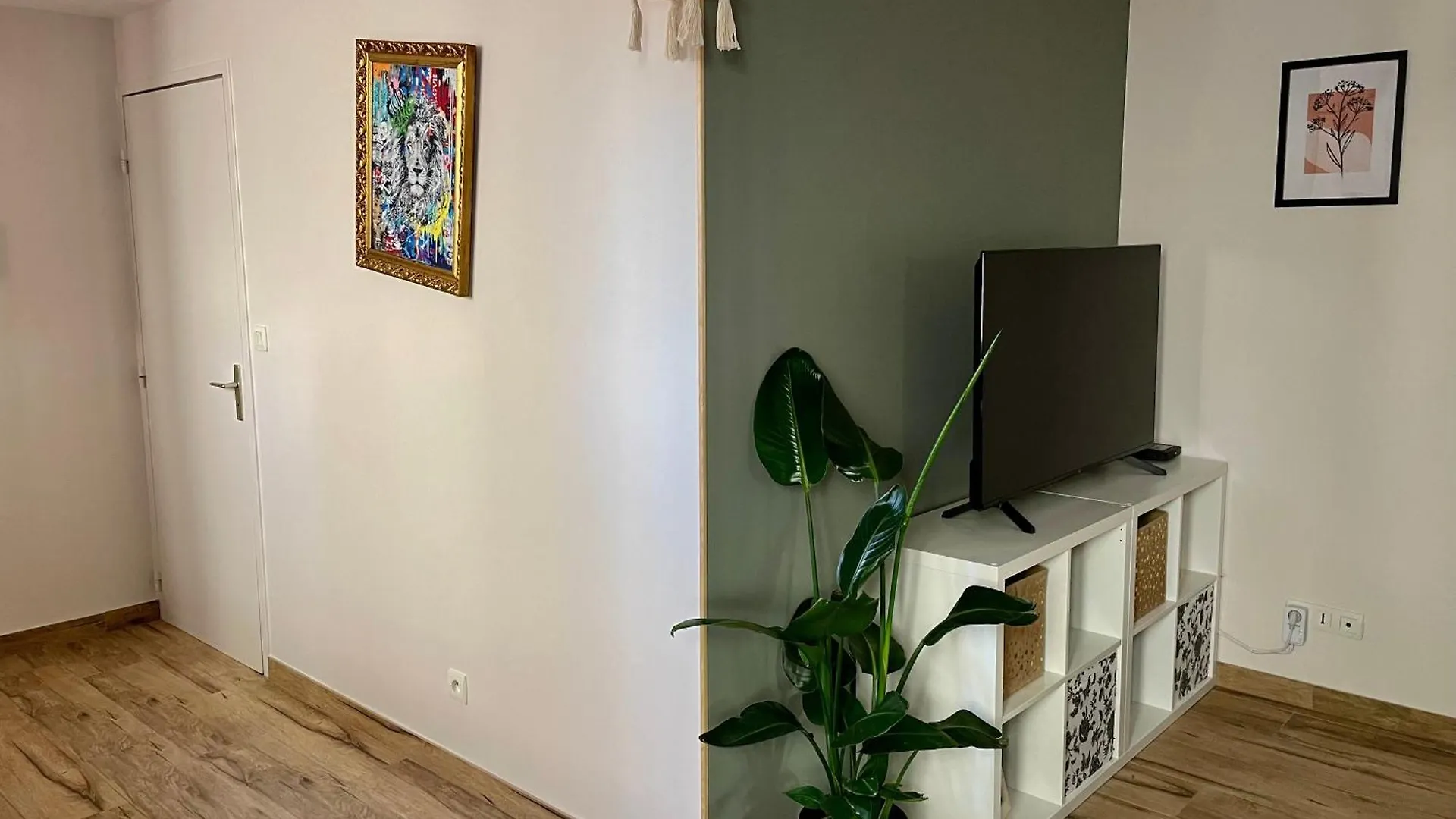 Le Victor Hugo - Fontaines-Sur-Saone Apartment 0*,  France